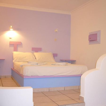 San Efrem Aparthotel Perissa  Buitenkant foto