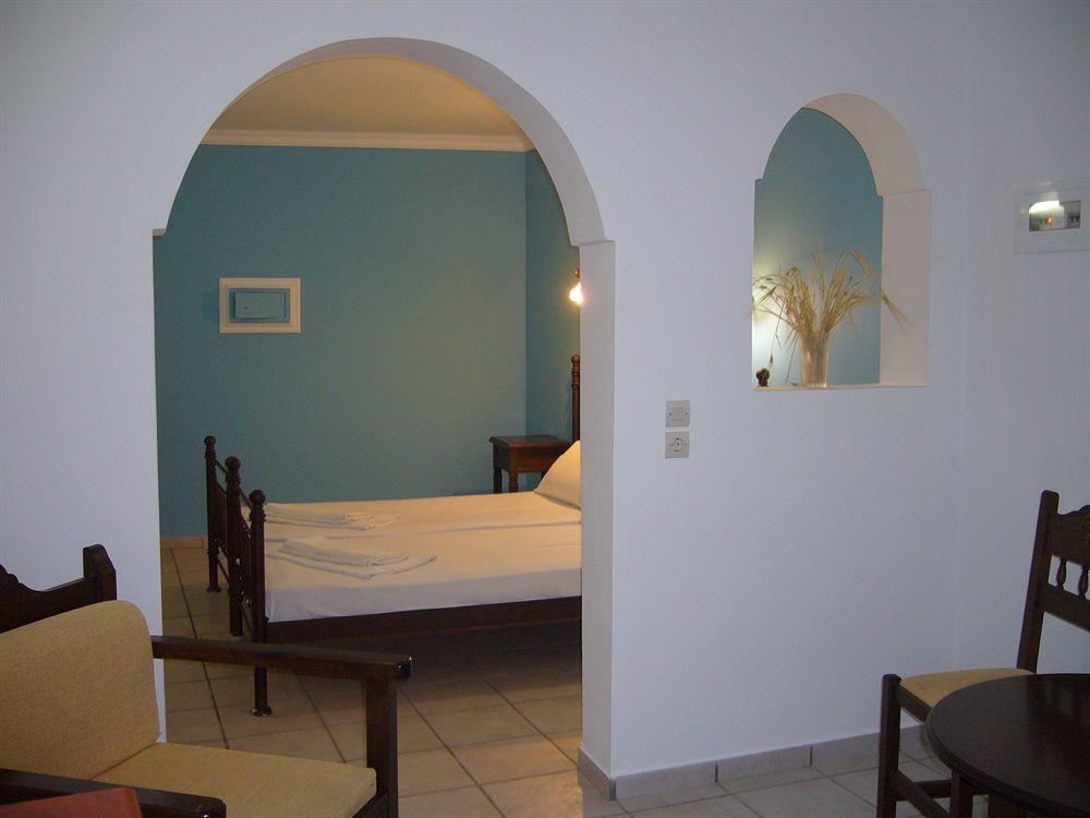 San Efrem Aparthotel Perissa  Buitenkant foto