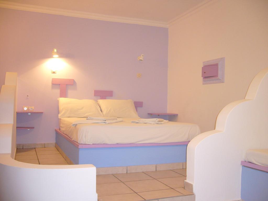 San Efrem Aparthotel Perissa  Buitenkant foto